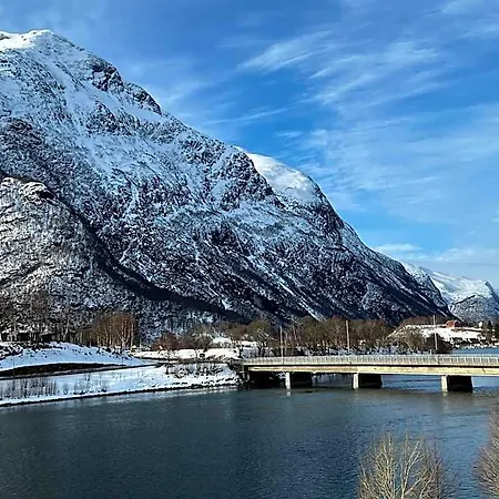 ホテル Frichs Ekspress Åndalsnes