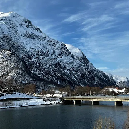 Frichs Ekspress מלון 3*